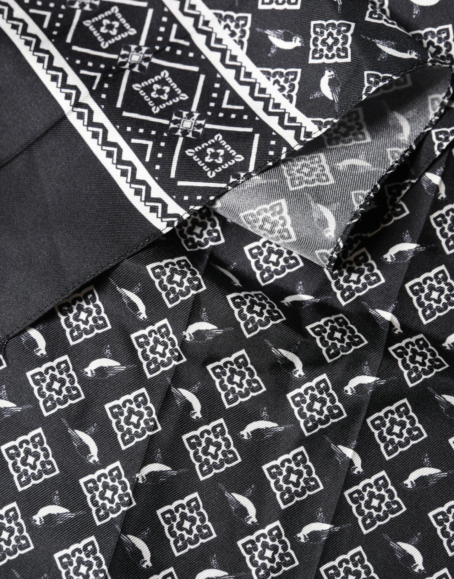 Dolce & Gabbana Black Gray Silk Bird Fringe Wrap Foulard 140cm X 23cm Scarf