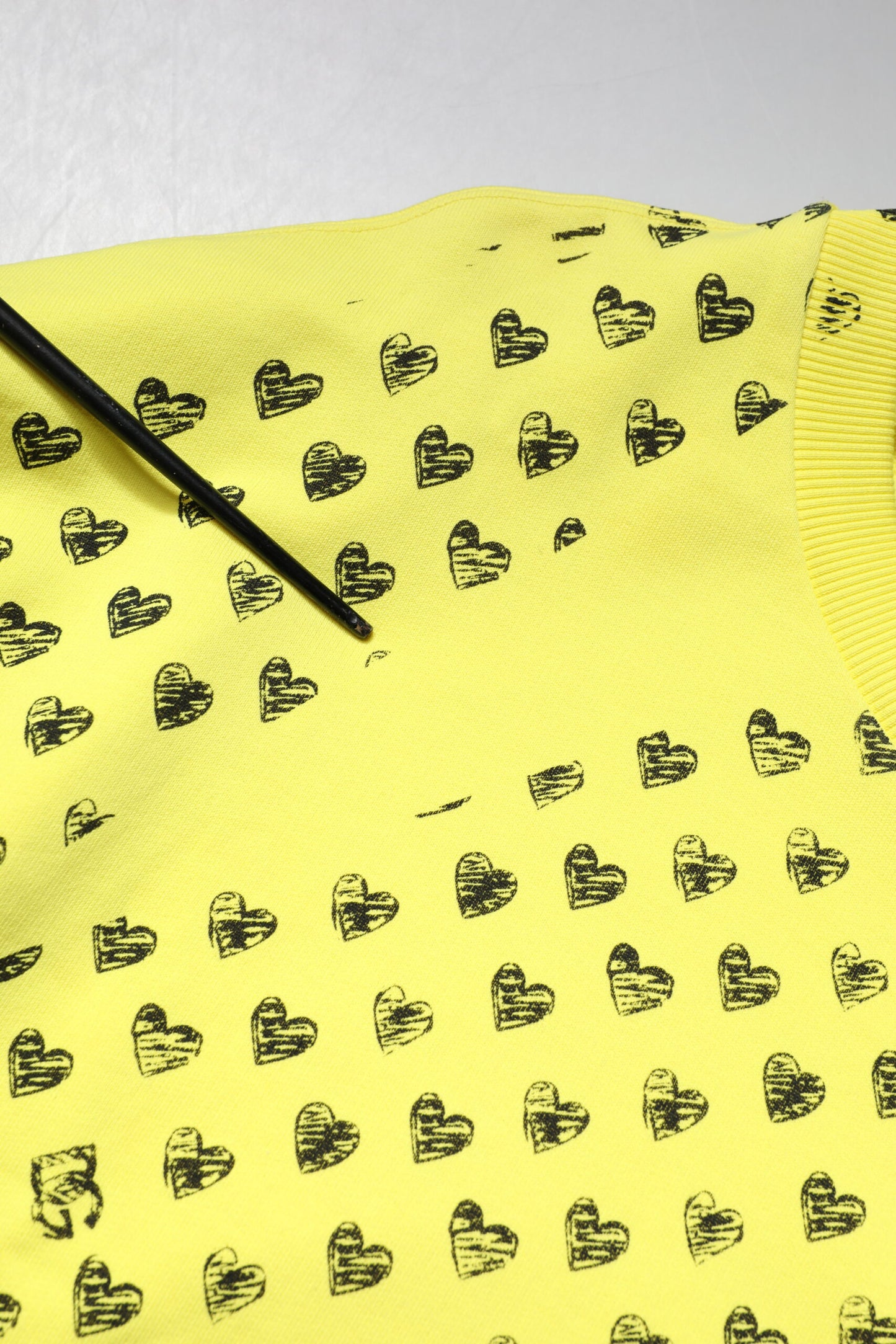 Yellow Heart Crew Neck Men Pullover Sweater