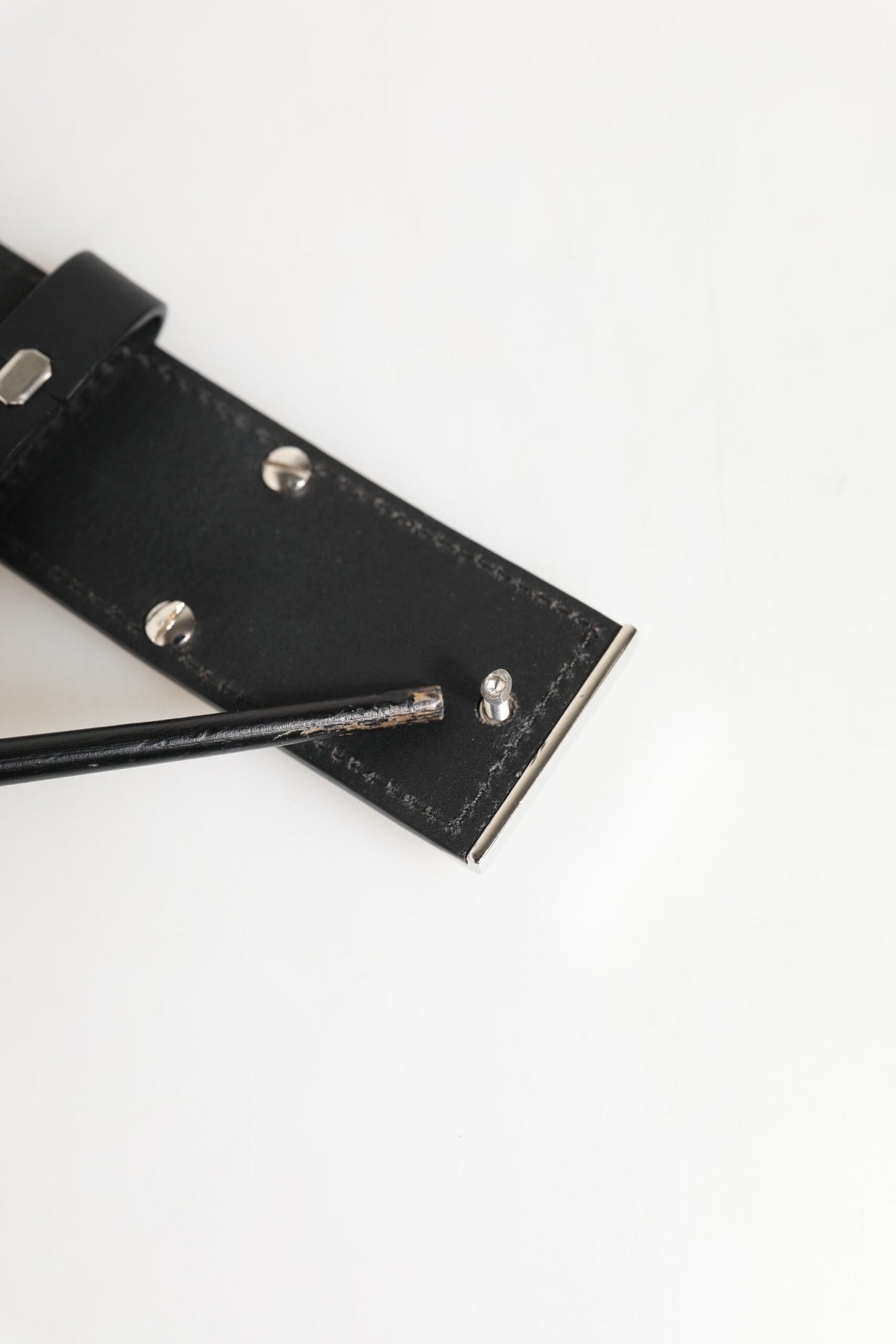Black Leather Classic Metal Logo Buckle Belt