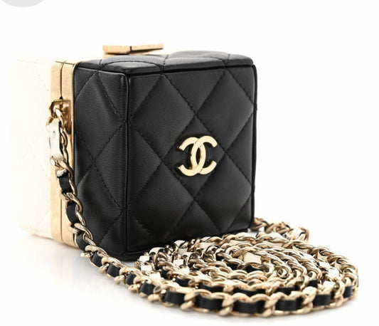 CHANEL Lambskin Quilted Clutch With Chain Black